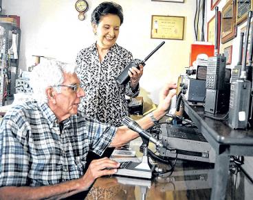 Juan y Roci kattan  radioaficionados de Cali